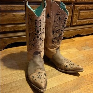 Corral boots